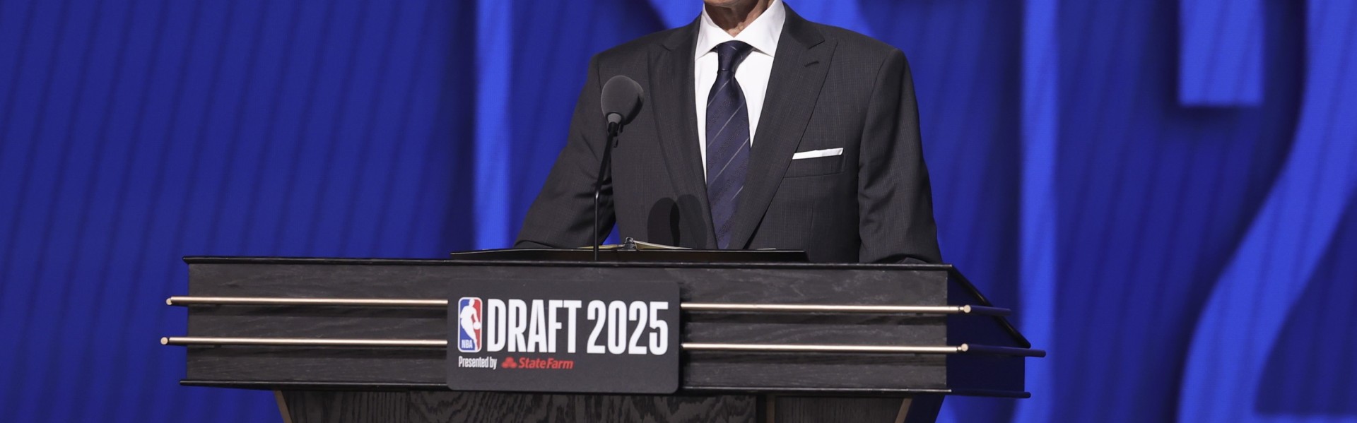 爱游戏体育官方网站-萧华：NBA扩军谈判仍在进行中 最终增加一支还是两支球队还未敲定